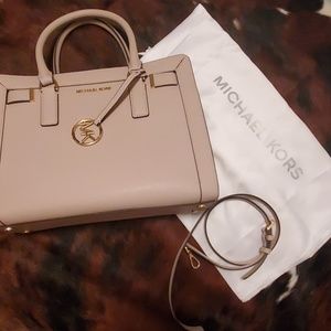 Beautiful Blush Micheal Kors Purse